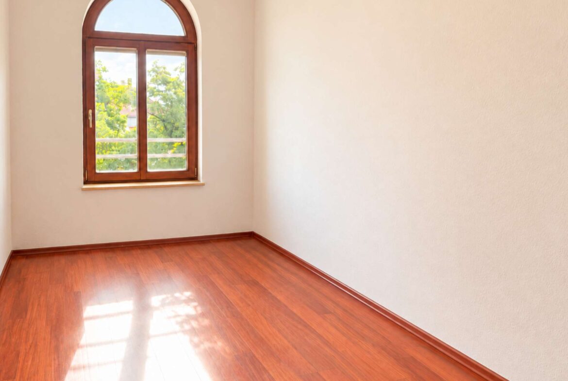 Arbeitszimmer (KI beräumt) 