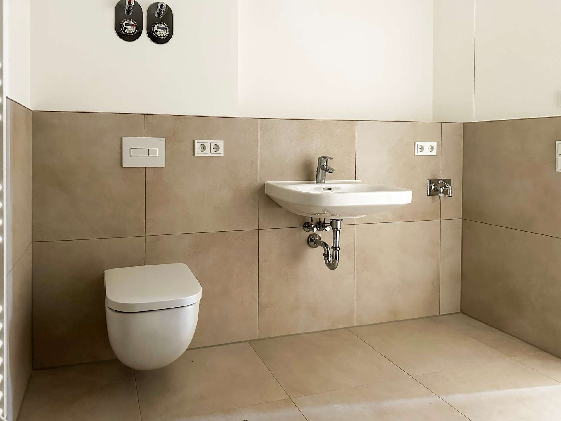 Badezimmer mit Waschmaschinenanschluss