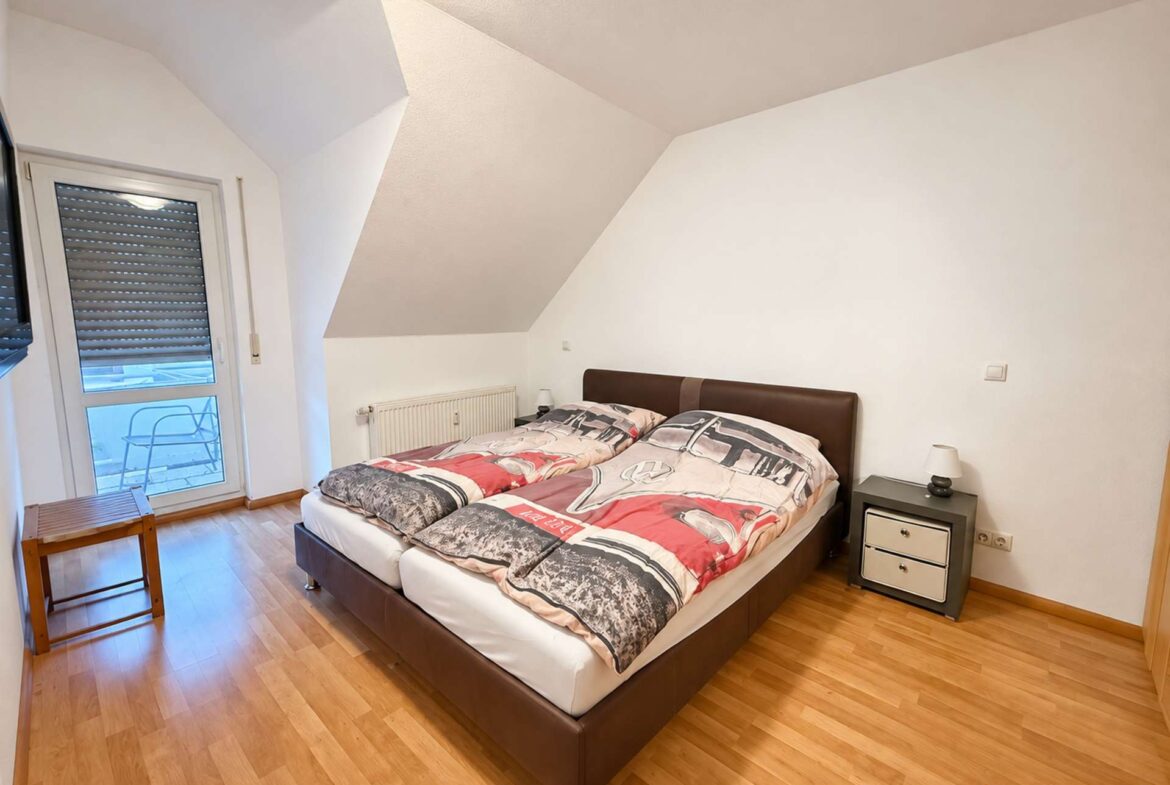 Schlafzimmer mit Außenrolladen