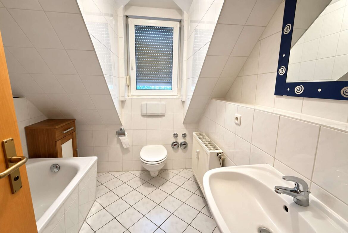Tageslichtbad mit Badewanne