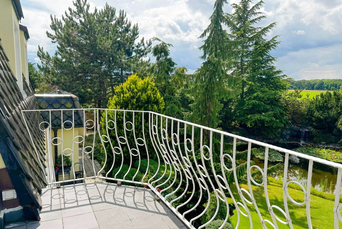 Balkon mit Blick ins Grün