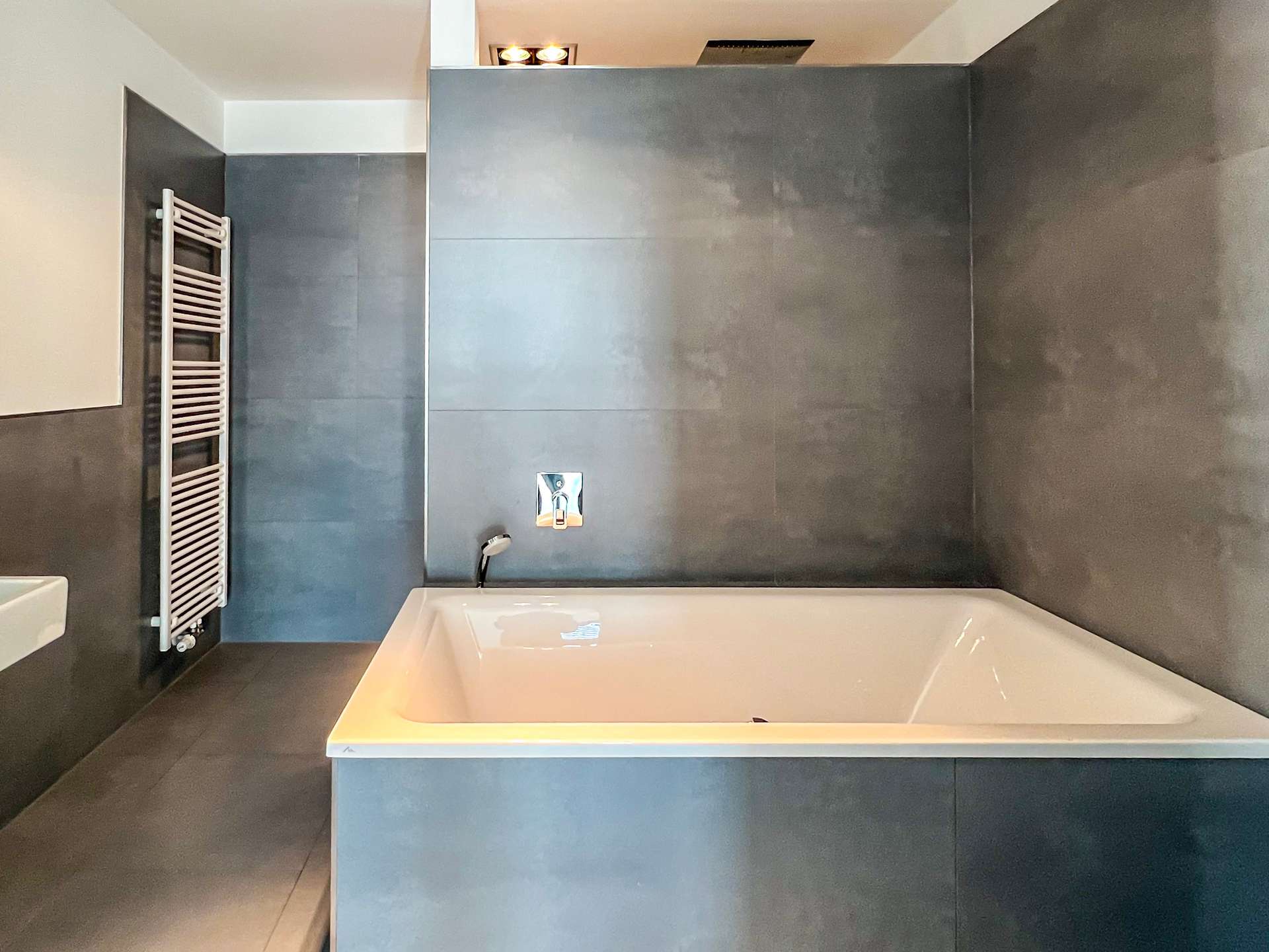 Modernes Badezimmer