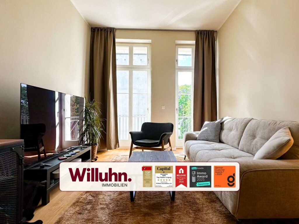 Wohnzimmer mit Balkonzugang