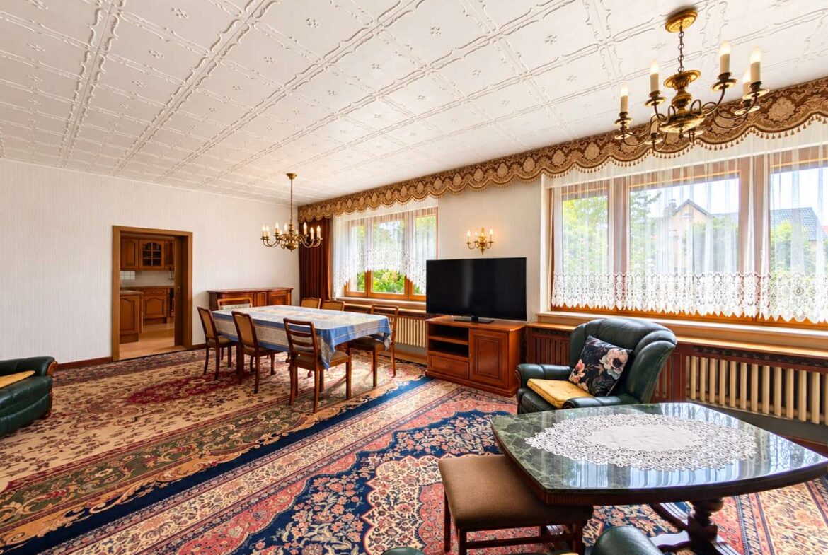 Klassisches Wohn- und Esszimmer
