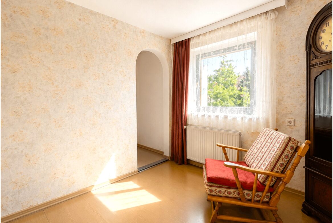 Altbau Durchgangszimmer