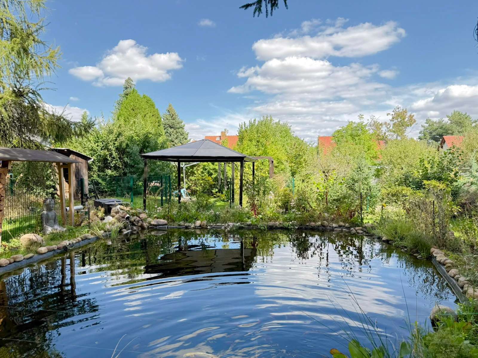 Garten mit Teich