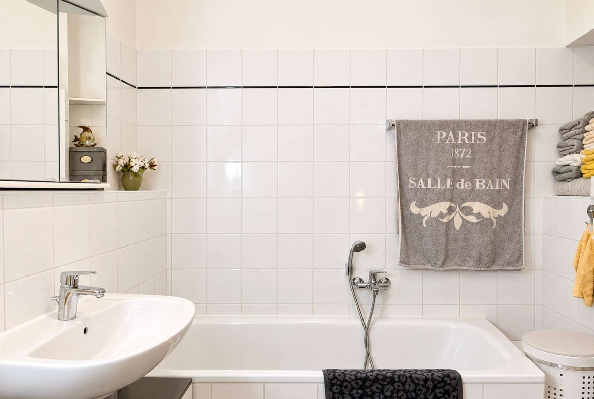 Badezimmer mit Wanne