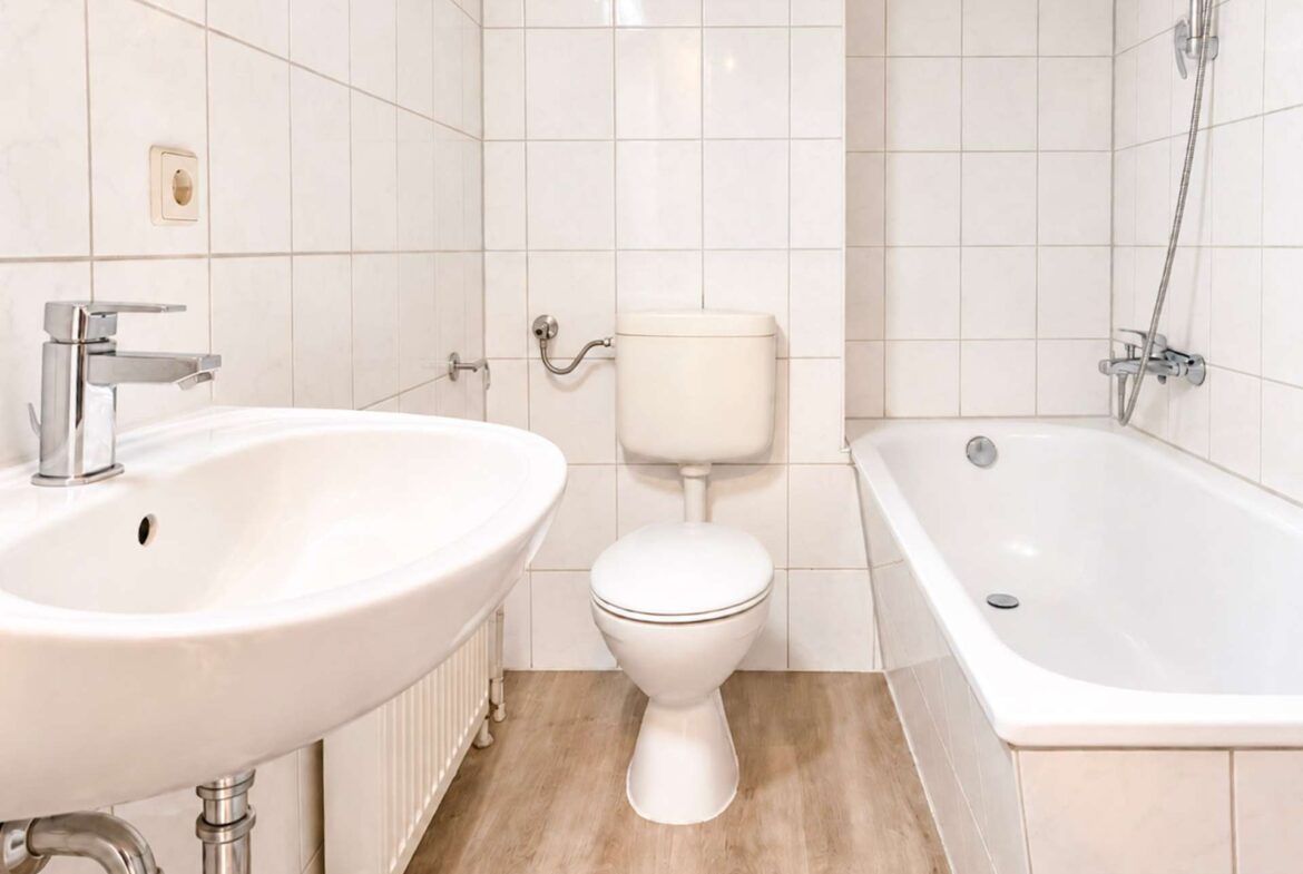 Badezimmer (KI beräumt)