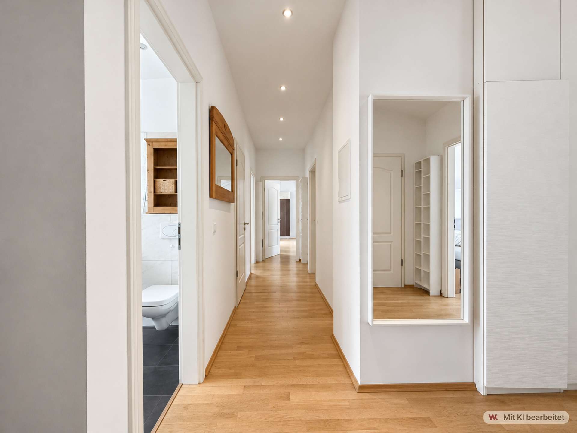 Flur mit Downlights
