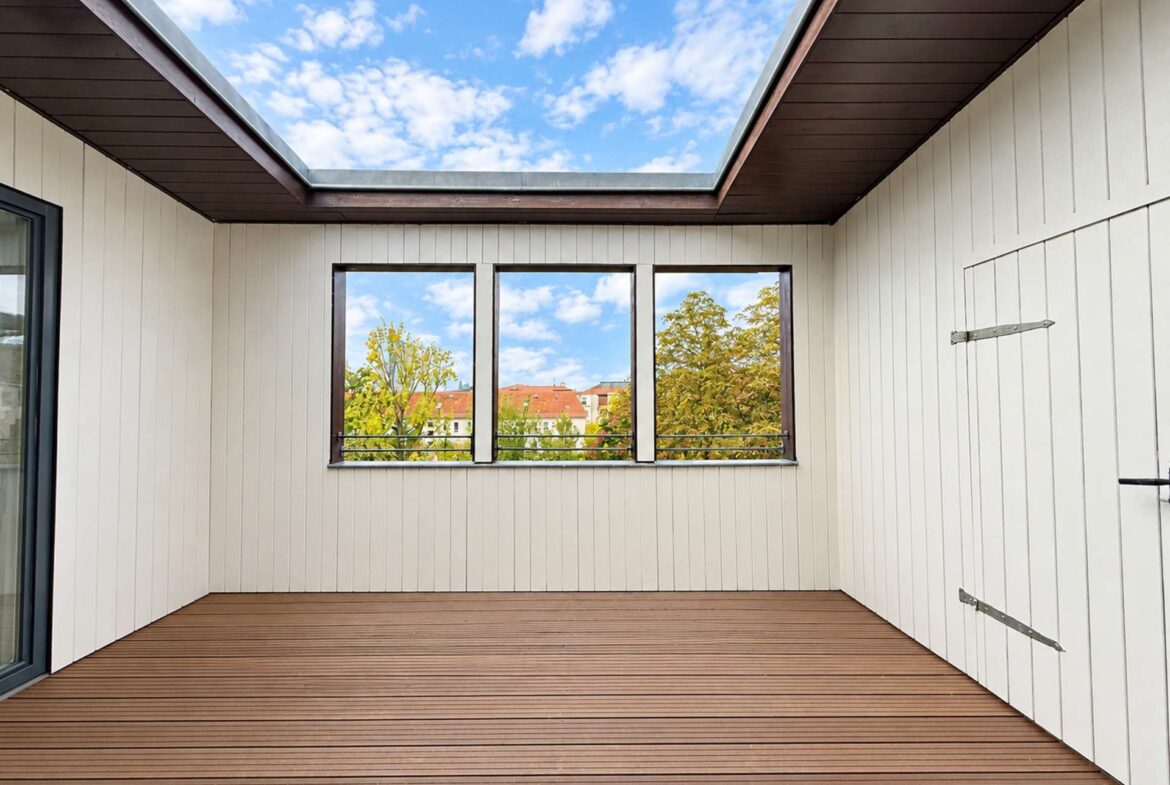 Loggia mit Geräteschuppen