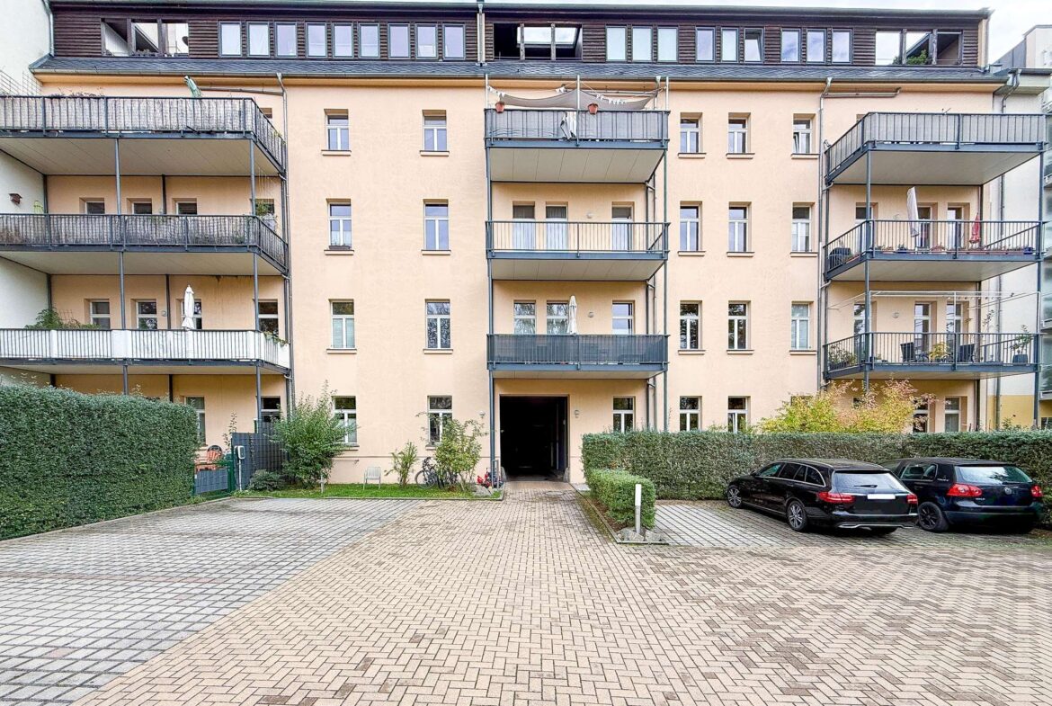 Hofansicht mit Stellplatz