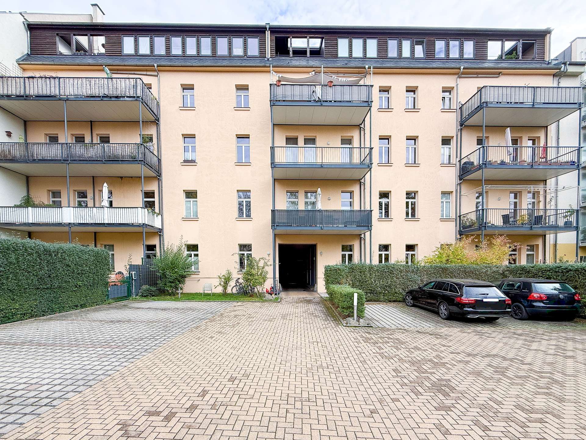Hofansicht mit Stellplatz