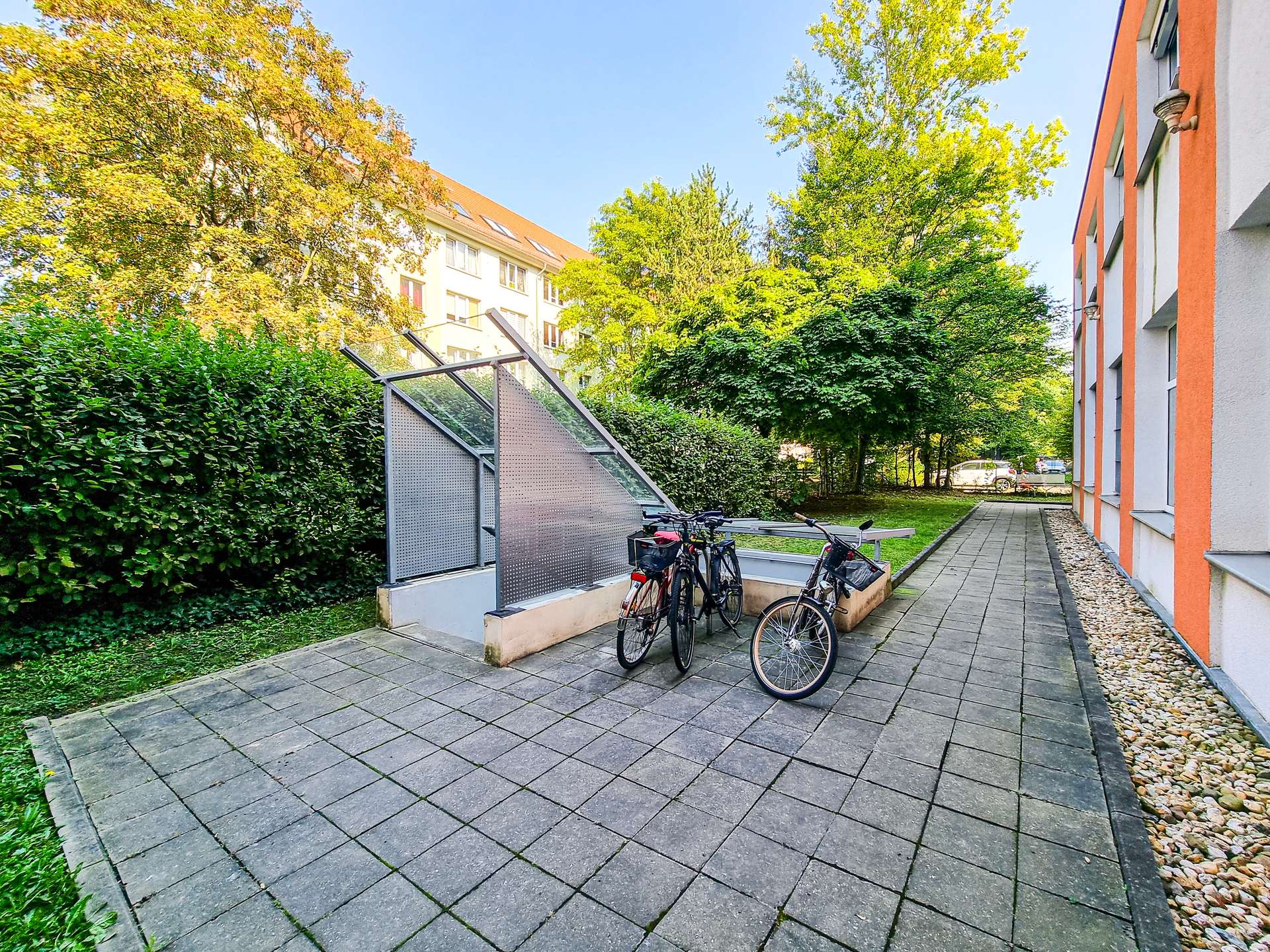 Fahrradstellplätze im Hof