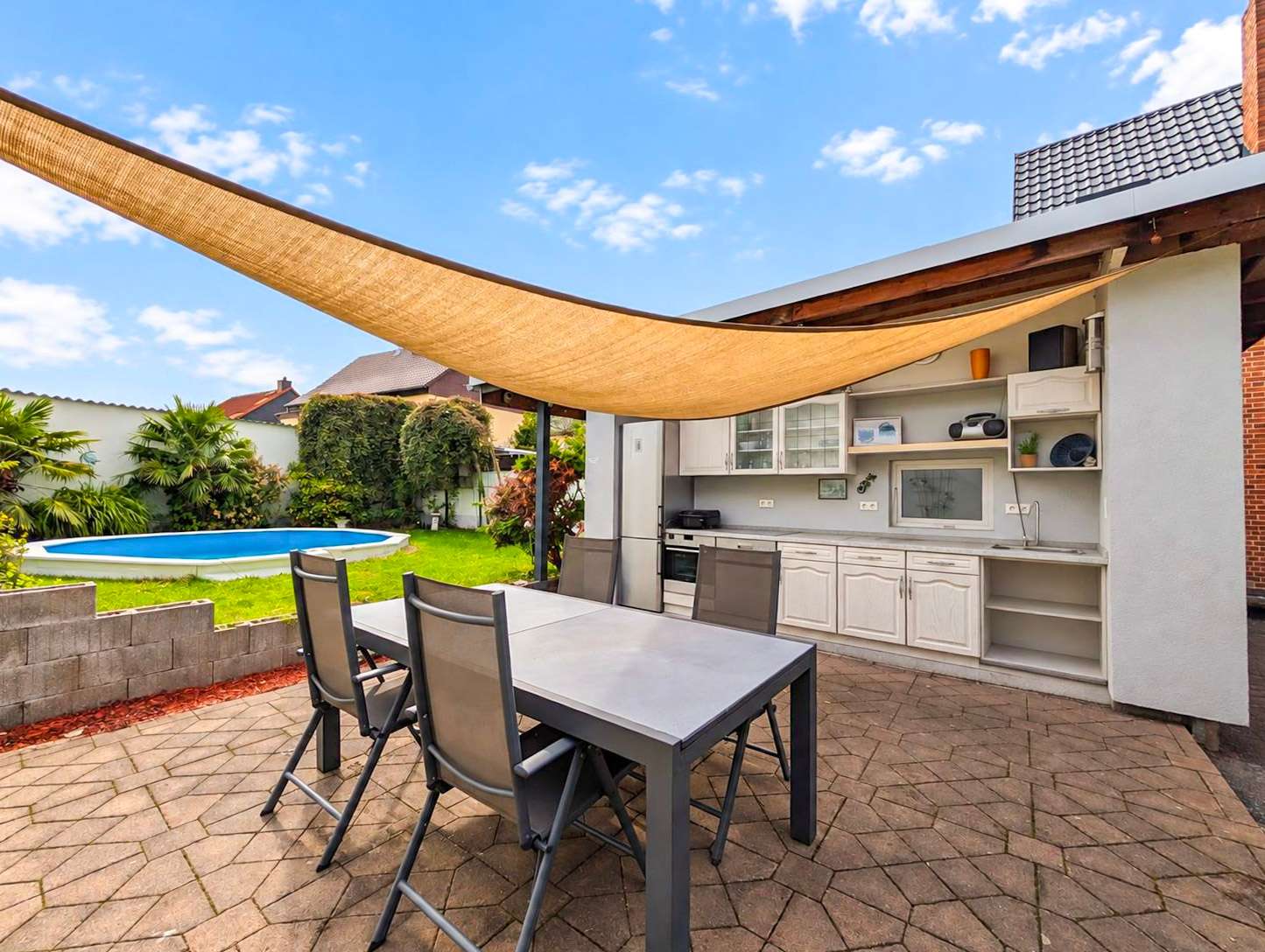 Terrasse mit Außenküche
