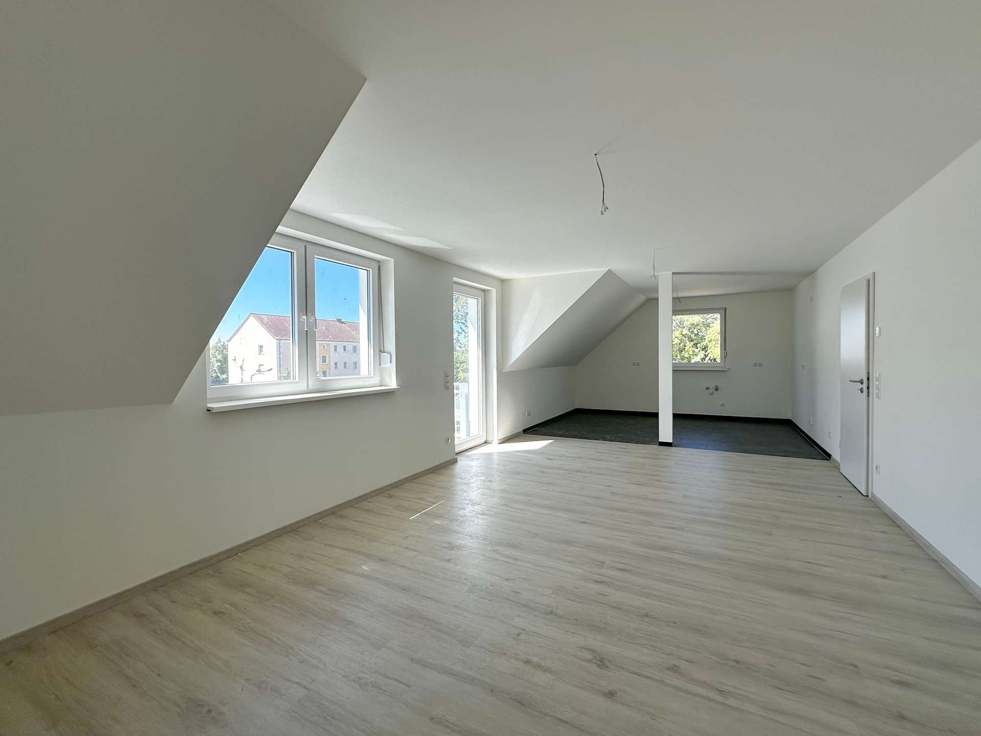 Musterwohnung_Lichtdurchfluteter Wohnbereich