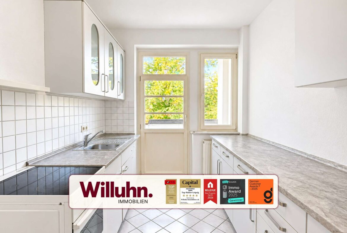 Einbauküche mit Zugang zur Loggia